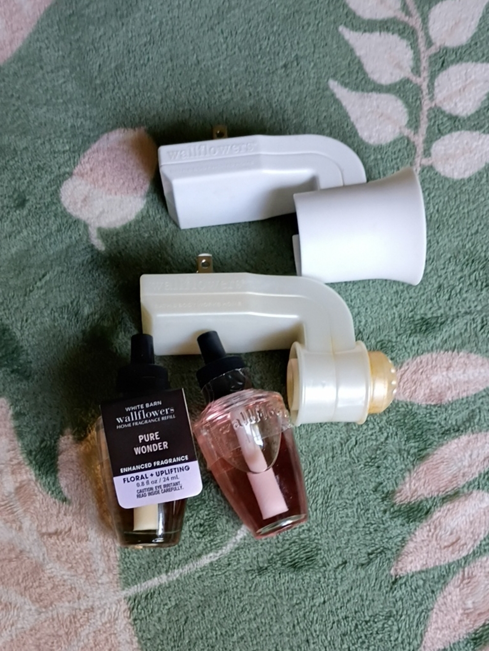 White Barn White Plug-In Wallflowers with Pink Fragrance Bottle